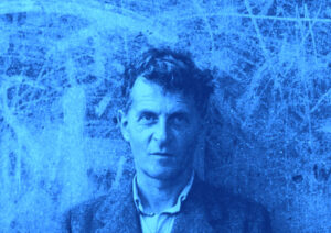 Foto de Ludwing Wittgenstein, em close, de costas para uma parede texturizada. Composição em tons azulados.