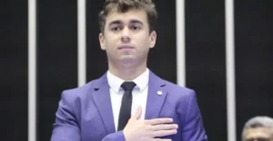 Nikolas Ferreira critica