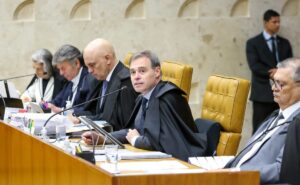 Advogados criticam Ministros do STF que aparecem na imagem
