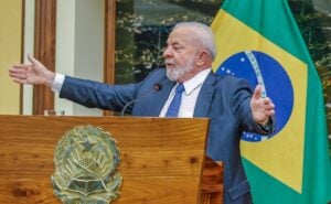 Lula de braços abertos