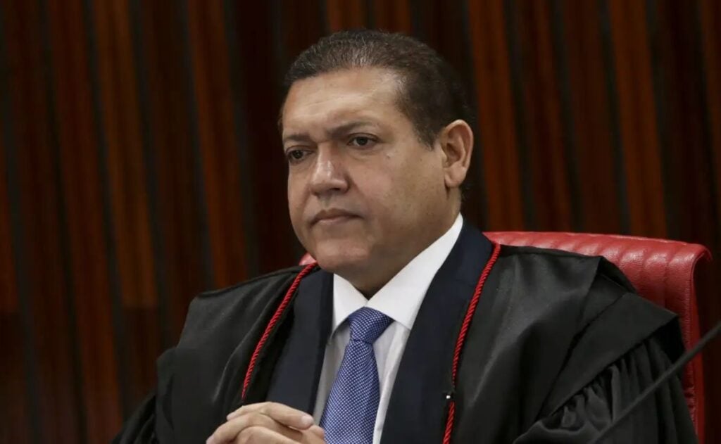 Flávio acusa fraude em filiação ao Missão para barrar candidatura 1 TSE decide nesta semana se IA poderá ser usada nas eleições