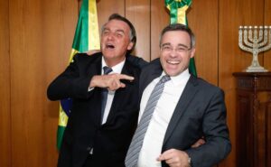Bolsonaro e Mendonça juntos, que pode assumir o TSE