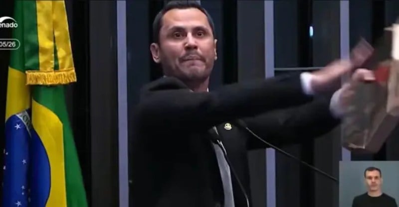 Cleitinho Azevedo leva pizza ao Senado e pressiona por CPMI do Banco Master