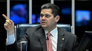 Davi Alcolumbre é pressionado por CPMI do Banco Master no Senado por Cleitinho