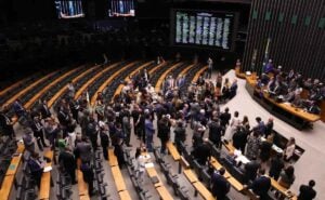 Congresso com parlamentares para votos da PL de Dosimetria