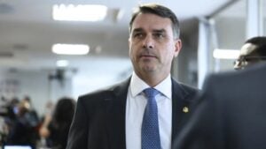 Flávio Bolsonaro tem agenda com Trump