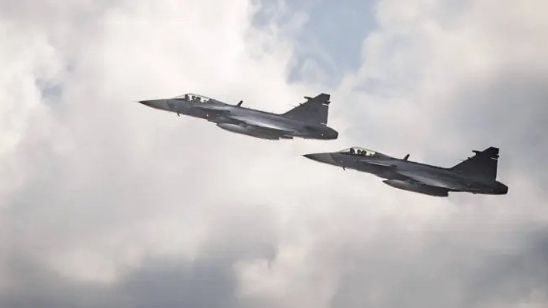 Governo planeja comprar até 20 novos caças Gripen após corte bilionário na Defesa 1 Governo quer comprar caças Gripen