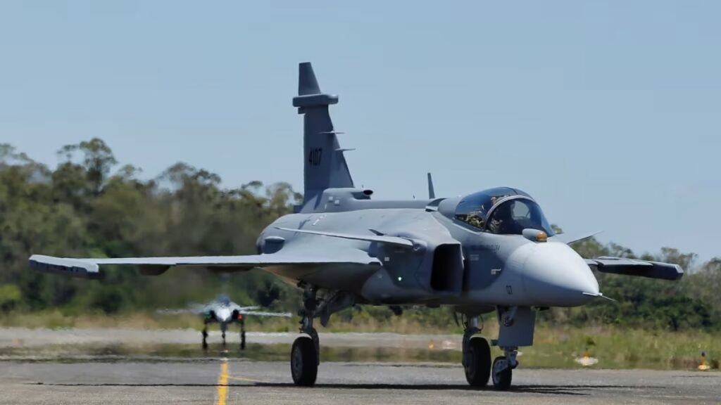 Tarifaço de Trump poupa carne, café e aviões do Brasil 1 caca gripen F defesa aviao avioes