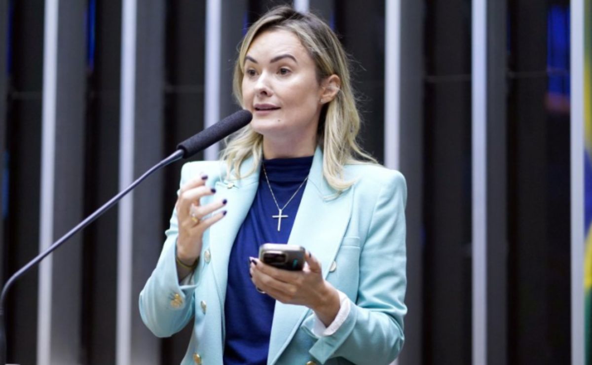 Vídeo com IA coloca Júlia Zanatta no radar para vice de Flávio Bolsonaro 1 Eduardo Bolsonaro defende nova deputada como vice de Flávio para 2026