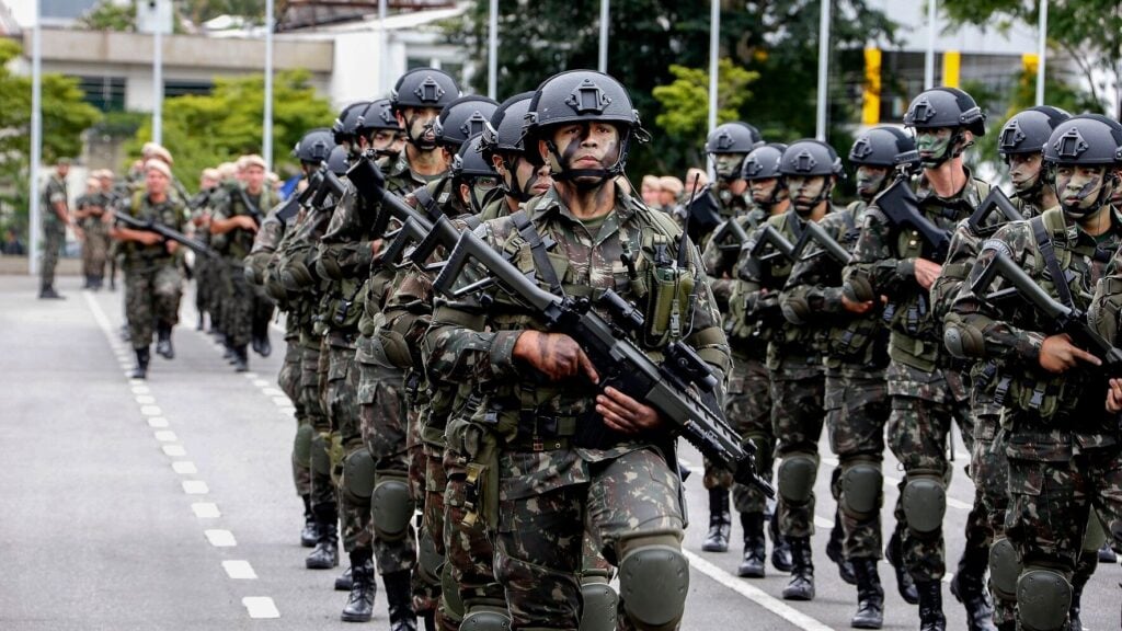 Hamilton Mourão participa de solenidade do Dia do Soldado com Lula 1 Sete estados pedem apoio do Exército para reforçar segurança das eleições de 2026