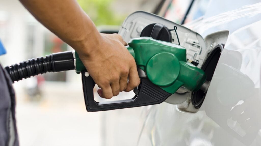 Governo encerra subsídio da gasolina e litro pode subir R$ 0,44