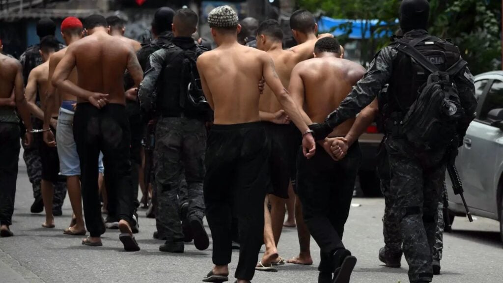 Câmara cria comissão para analisar redução da maioridade penal 2 Brasileiros apoiam que PCC e CV sejam terroristas