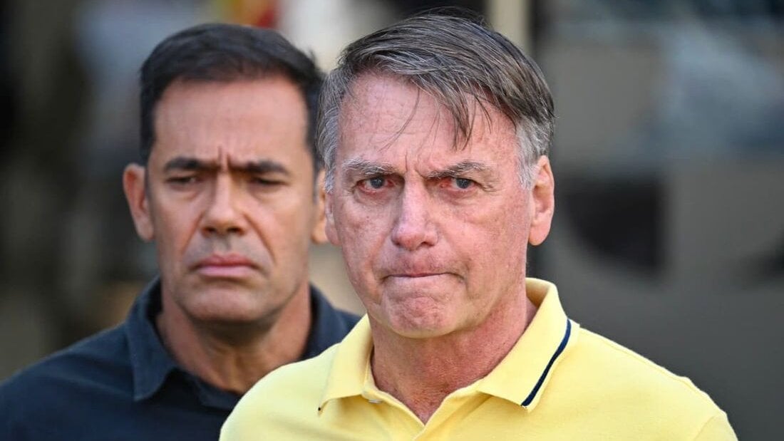 Flávio retoma modelo de lives de Bolsonaro e aposta em contato direto com eleitores 1 prisao domiciliar jair bolsonaro