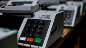 78 locais, nenhum voto para Flávio: o dado que chama atenção na eleição