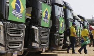 Líder de caminhoneiros convoca paralisação e aumenta pressão sobre o Senado