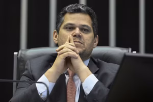 Alcolumbre quer fim imediato da escala 6x1 sem período de transição