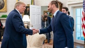 Portal Fio Diário 20 Eduardo Bolsonaro recebe green card e pode morar nos EUA por tempo indeterminado