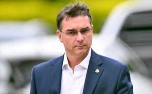 PL corre contra o tempo para definir vice de Flávio Bolsonaro