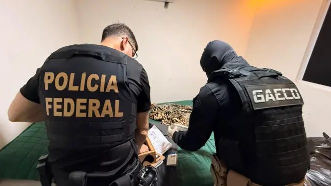 PF investiga grupo suspeito de desviar R$ 424 mil da Caixa Econômica 1 PF faz operação contra suspeitos de fraudar a Caixa com documentos falsos