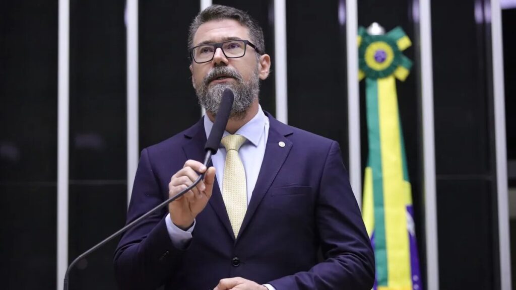 Flávio promete regras mais claras para donos de armas e mira Estatuto 1 Flávio promete regras mais claras para donos de armas e mira Estatuto