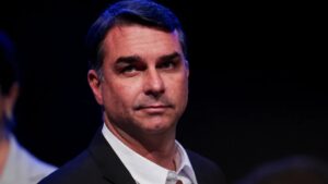 Flávio escolhe “O Brasil vai vencer” como slogan