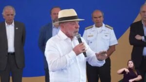 Lula defende enriquecimento de urânio durante visita a projeto nuclear