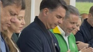 Tarcísio troca desfile de 7 de Setembro por culto ao lado de Flávio