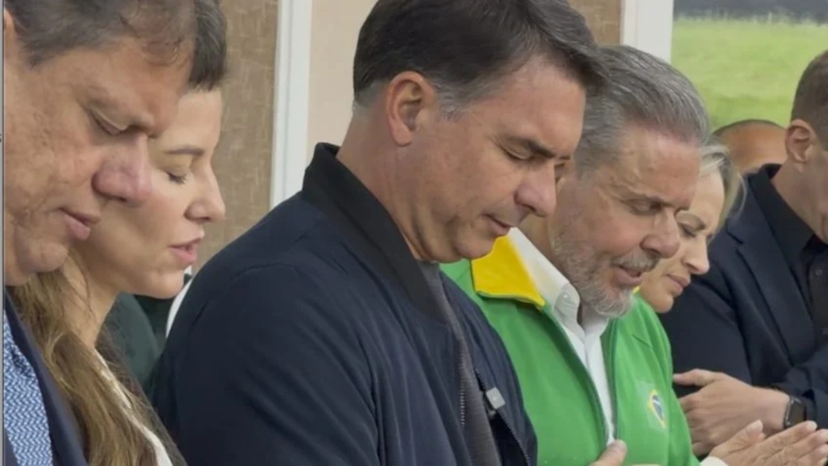 Tarcísio troca desfile de 7 de Setembro por culto ao lado de Flávio