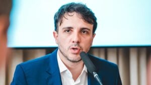 Defesa de Renan Santos pede ao TSE revogação de decisão de Toffoli
