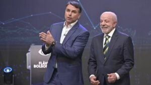 Debate entre Flávio Bolsonaro e Lula tem acusações e embate sobre segurança