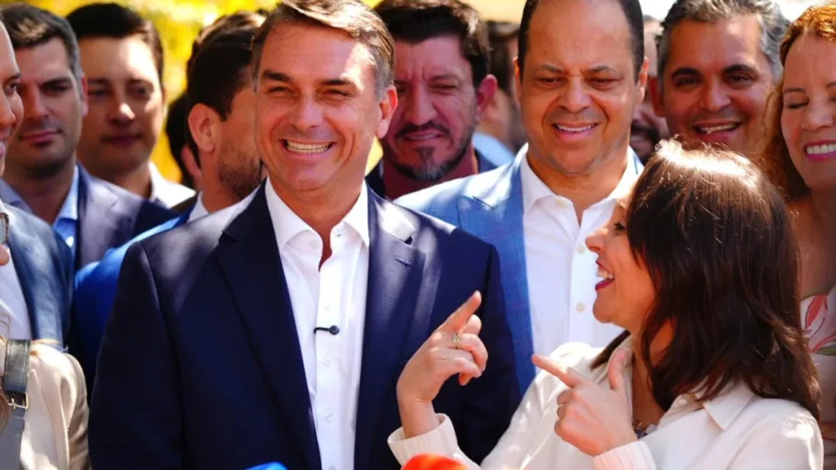 Podemos oficializa apoio a Flávio Bolsonaro no 2º turno