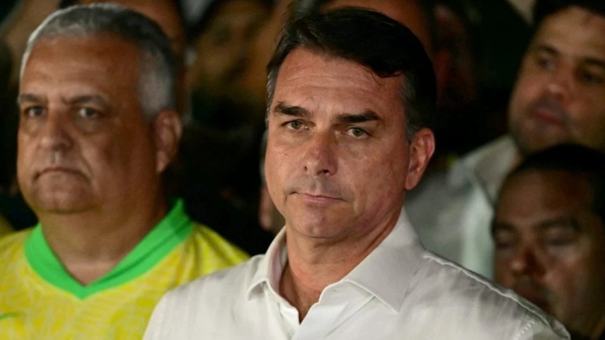 Flávio Bolsonaro rejeita resultado da eleição e pede anulação