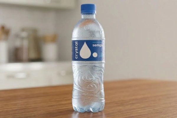 Anvisa encontra bactéria na água Crystal