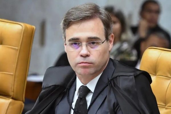 André Mendonça toma decisão