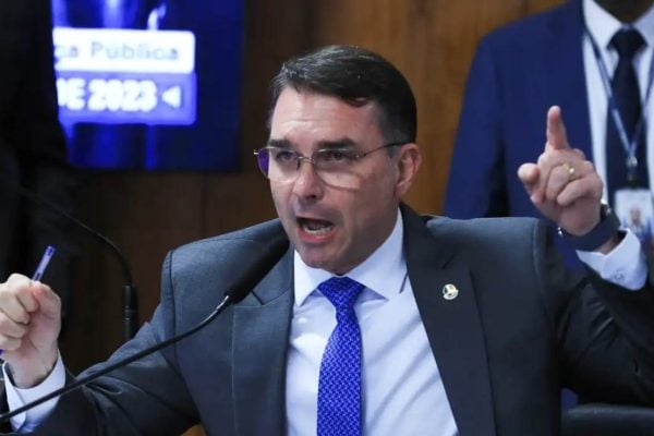 Antipetismo reduz vantagem de Lula em disputa contra Flávio