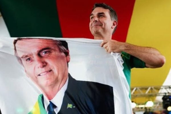 flavio bolsonaro pesquisa e1778876670362 rnidhzz51c917aptr9ata3f9kjzw4o3k6tbmokv9gg