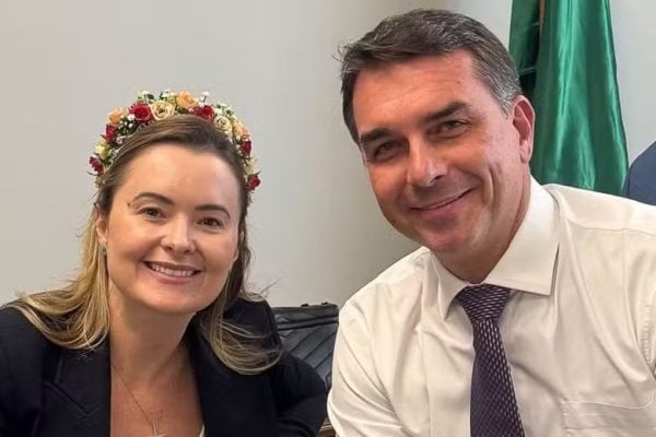 Eduardo Bolsonaro defende Júlia Zanatta como vice de Flávio para 2026